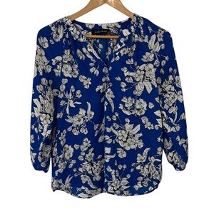 A9- IVANKA TRUMP- size extra small- blue floral patterned dressy top size XS